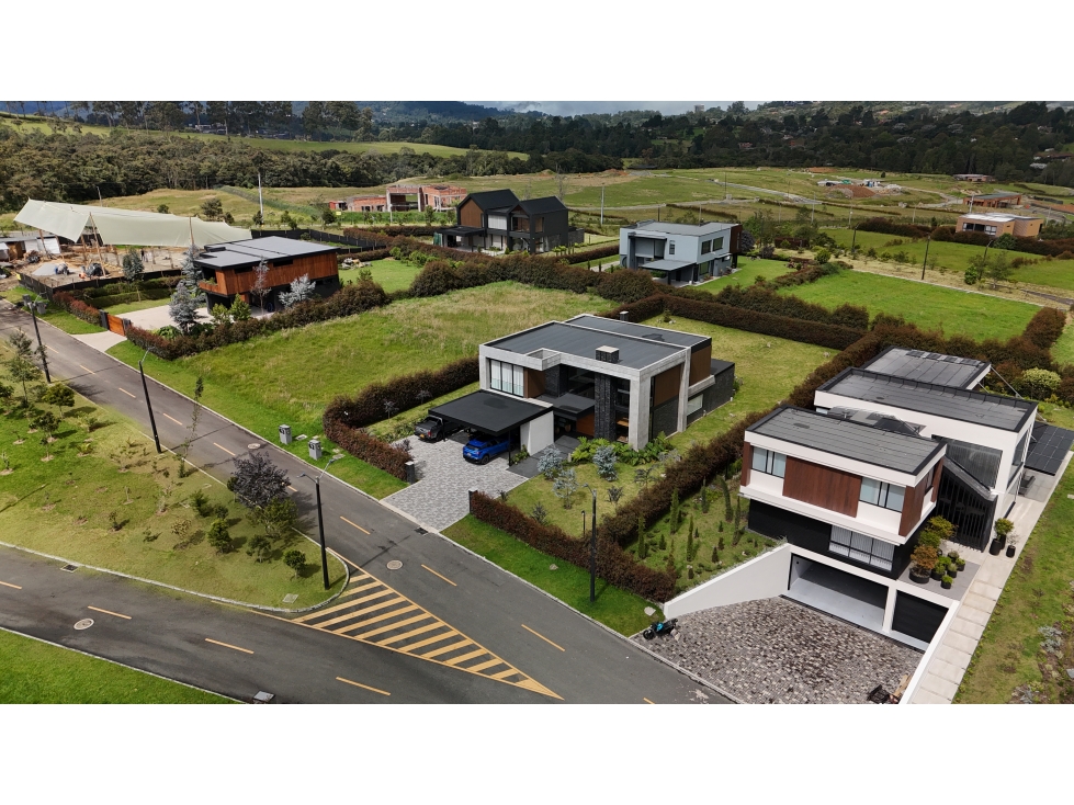 CASA EN EL ALTO DE LAS PALMAS PARA VENTA DE REVISTA SECTOR ACUARELA