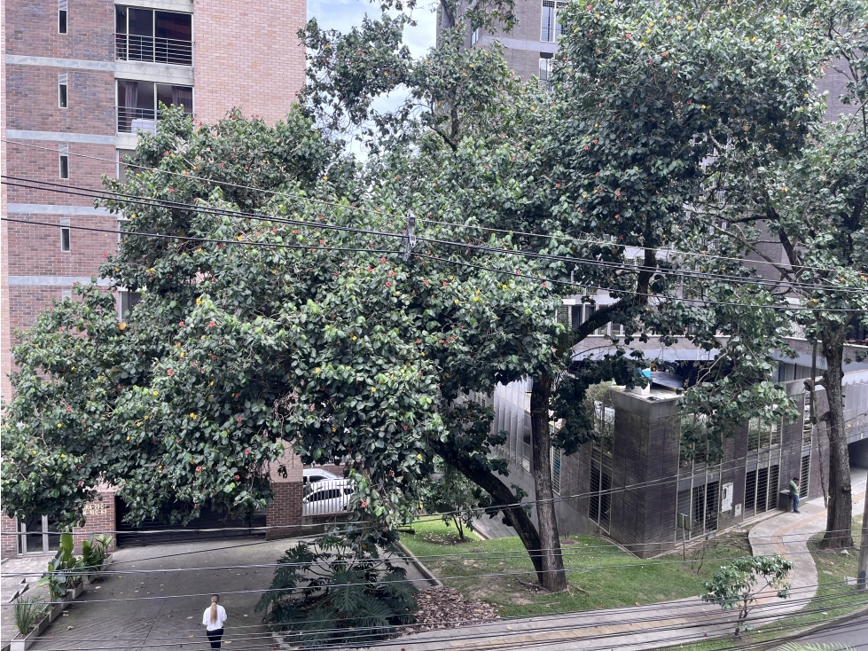 APARTAMENTO EN LAS LOMAS PARA VENTA CON OPORTUNIDAD DE REMODELAR — foto 2
