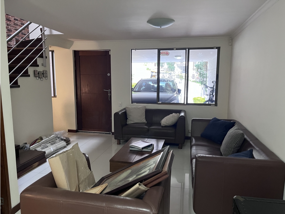 CASA PARA LA VENTA EN ENVIGADO SECTOR CUMBRES RODEADA DE NATURALEZA
