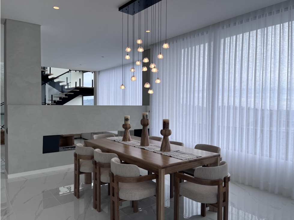 CASA DE LUJO EN EL ALTO DE PALMAS PARA VENTA CON APARTAMENTO INCLUIDO