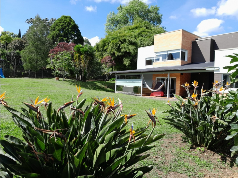 CASA CAMPESTRE PARA VENTA EN GUARNE MODERNA Y EN SITIO SEGURO CCZ