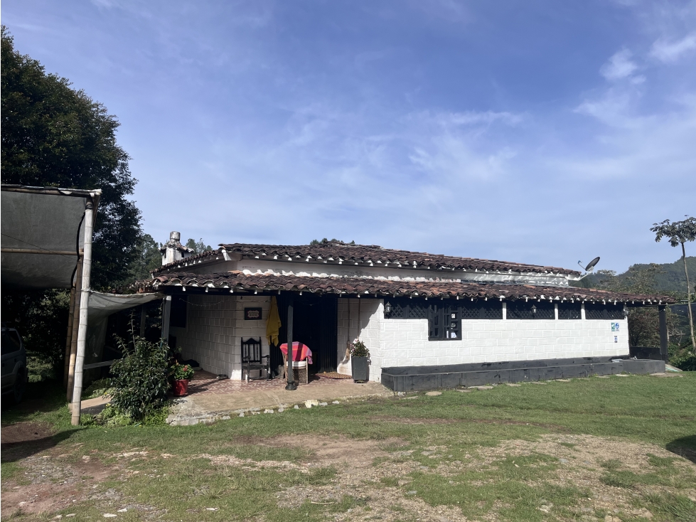 FINCA EN VENTA O RENTA CON GRAN POTENCIAL ENTRE EL RETIRO Y LA CEJA — foto 2