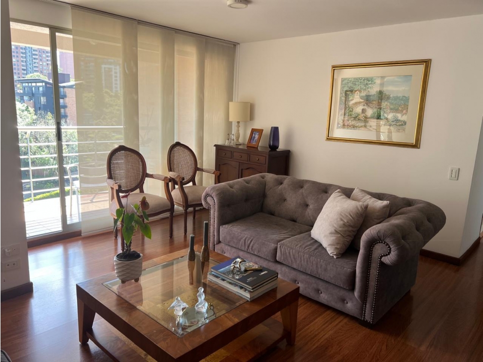 APARTAMENTO CON VISTA HERMOSA PARA RENTA EN EL POBLADO PISO ALTO
