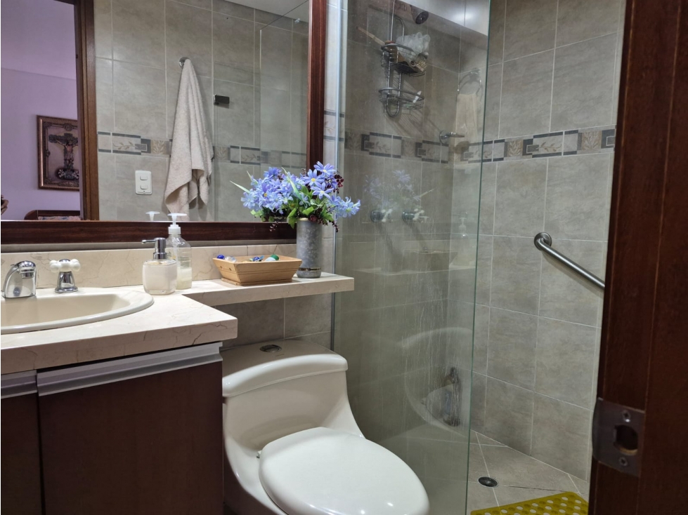 APARTAMENTO EN RENTA IMPECABLE SECTOR LAURELES EN PISO ALTO — foto 5