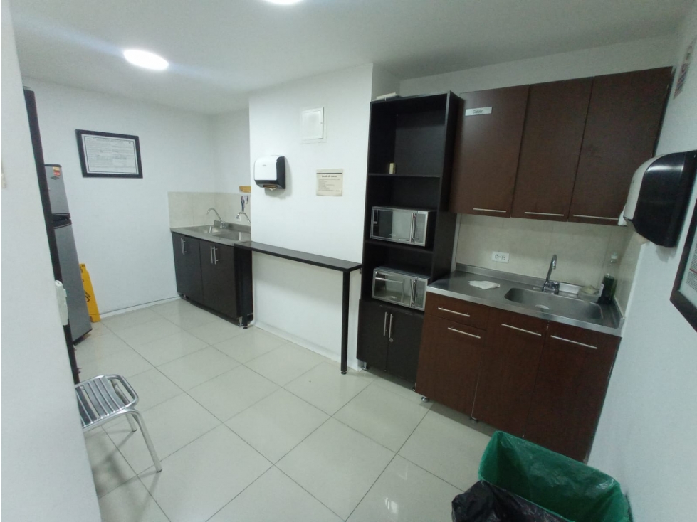 OFICINA EN PALMAS PARA LA VENTA RENTANDO EL 0,7% REMODELADA CCZ — foto 2