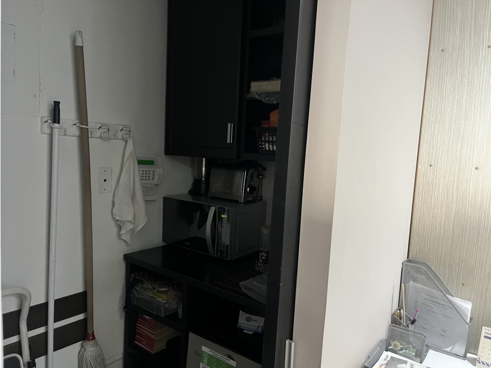 OFICINA ESTRATEGICA EN LAS PALMAS PARA VENTA CON 2 PARQUEADEROS DD — foto 3
