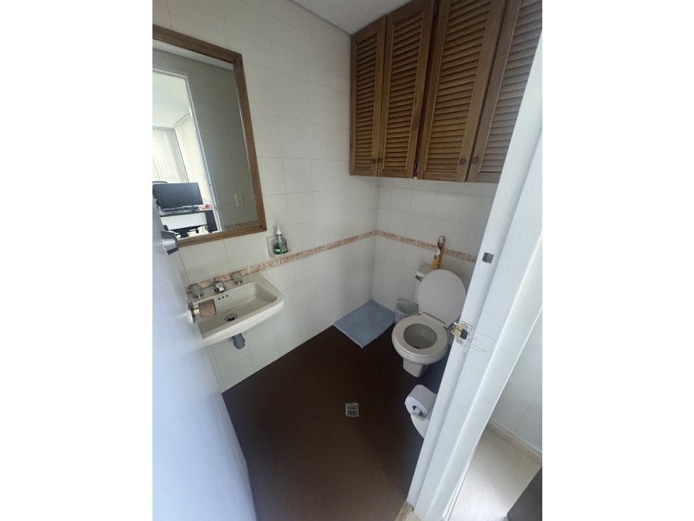 OFICINA EN LA MILLA DE ORO PARA VENTA EN PISO INTERMEDIO DD — foto 3