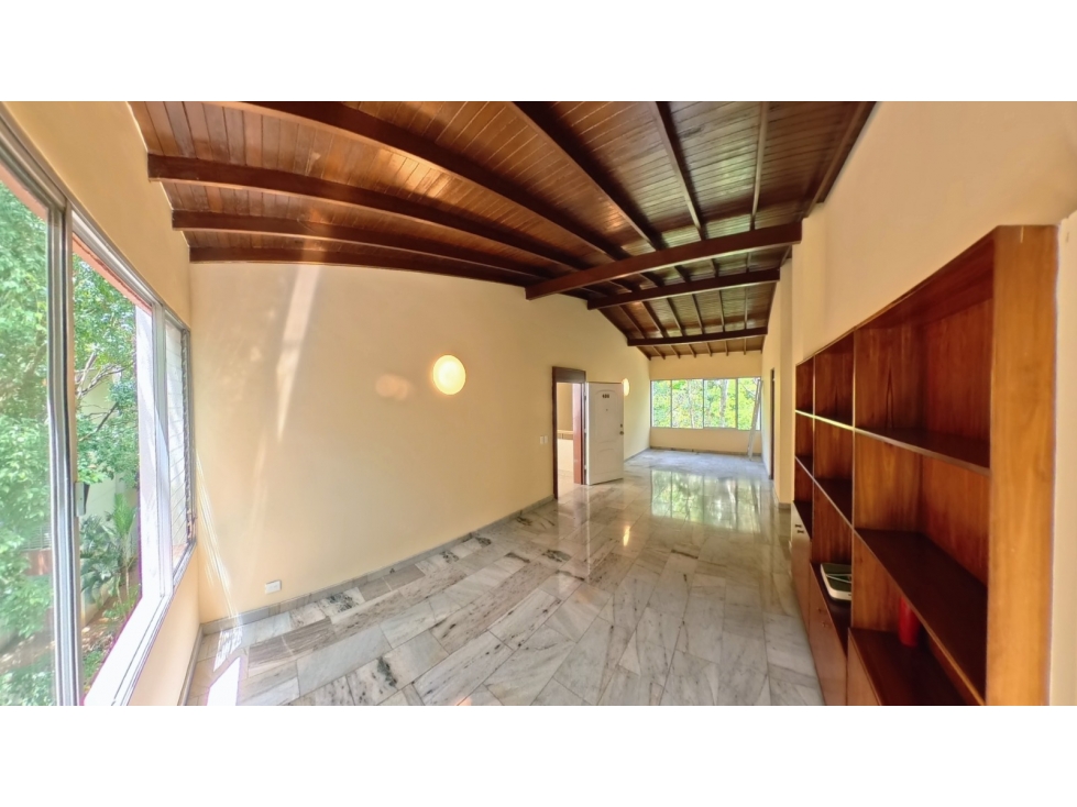 APARTAMENTO PARA VENTA EN EL POBLADO LISTO PARA REMODELAR — foto 2