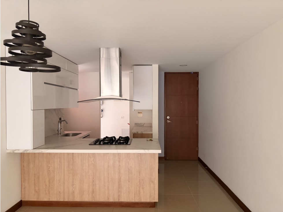 APARTAMENTO EN CUMBRES PARA RENTA CON TERRAZA PISO INTERMEDIO