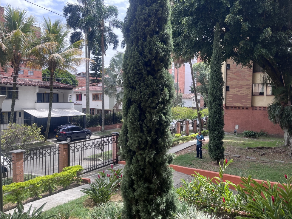 APARTAMENTO PARA LA VENTA EN ENVIGADO BARRIO EL PORTAL PISO INTERMEDIO — foto 2