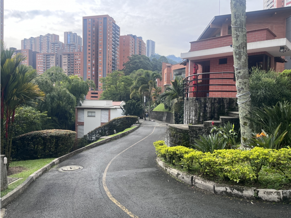 CASA EN UNIDAD CERRADA EN SABANETA PARA VENTA DE 2 NIVELES