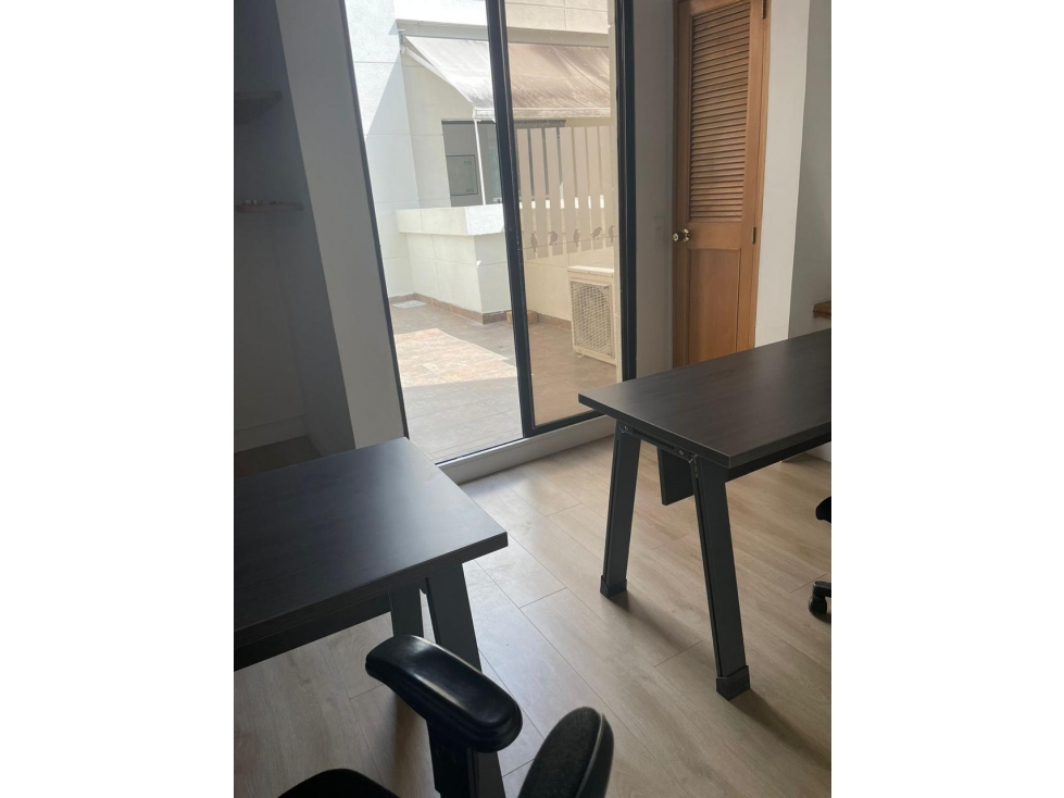 HERMOSA OFICINA EN VENTA REMODELADA 100% EN MILLA DE ORO CCZ — foto 4