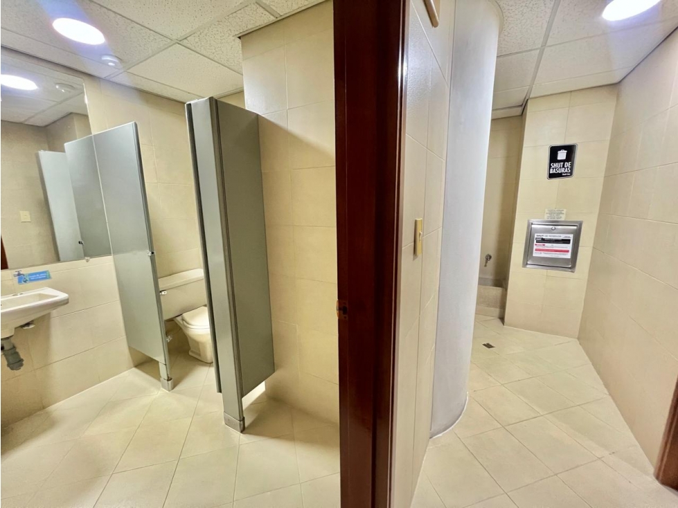 OFICINA EN VENTA O RENTA EN PISO ALTO EN EL POBLADO CCZ — foto 3