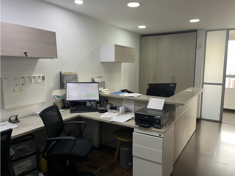 OFICINA ESTRATEGICA EN LAS PALMAS PARA VENTA CON 2 PARQUEADEROS DD — foto 4