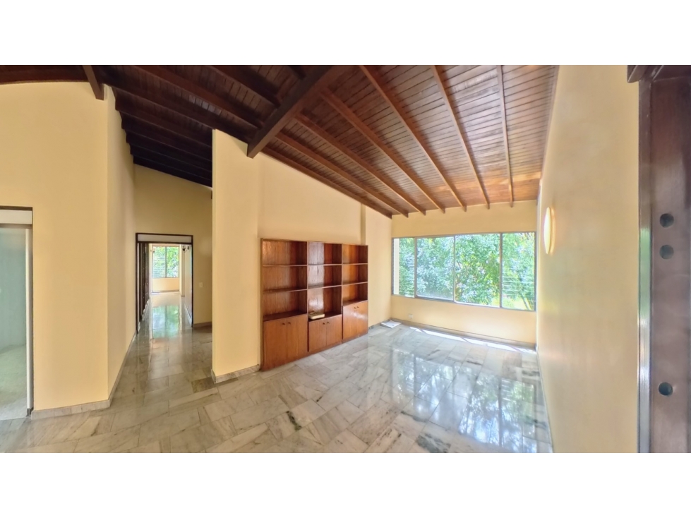 APARTAMENTO PARA VENTA EN EL POBLADO LISTO PARA REMODELAR — foto 3