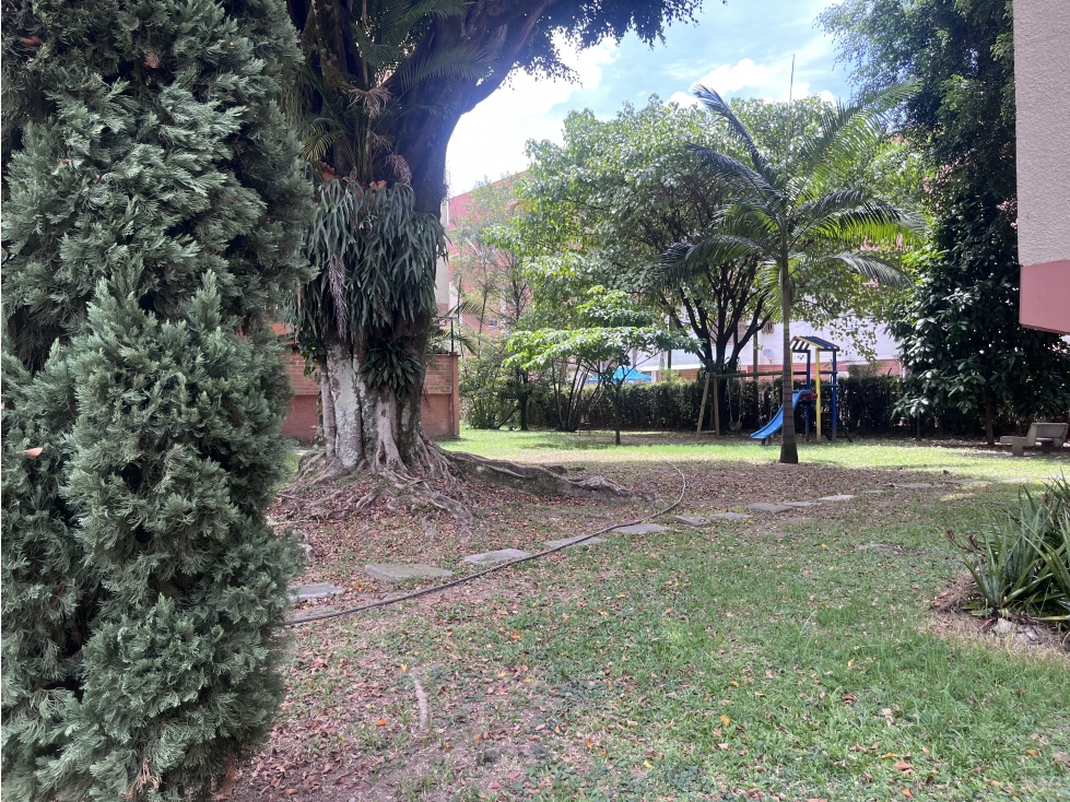 APARTAMENTO PARA LA VENTA EN ENVIGADO BARRIO EL PORTAL PISO INTERMEDIO — foto 3