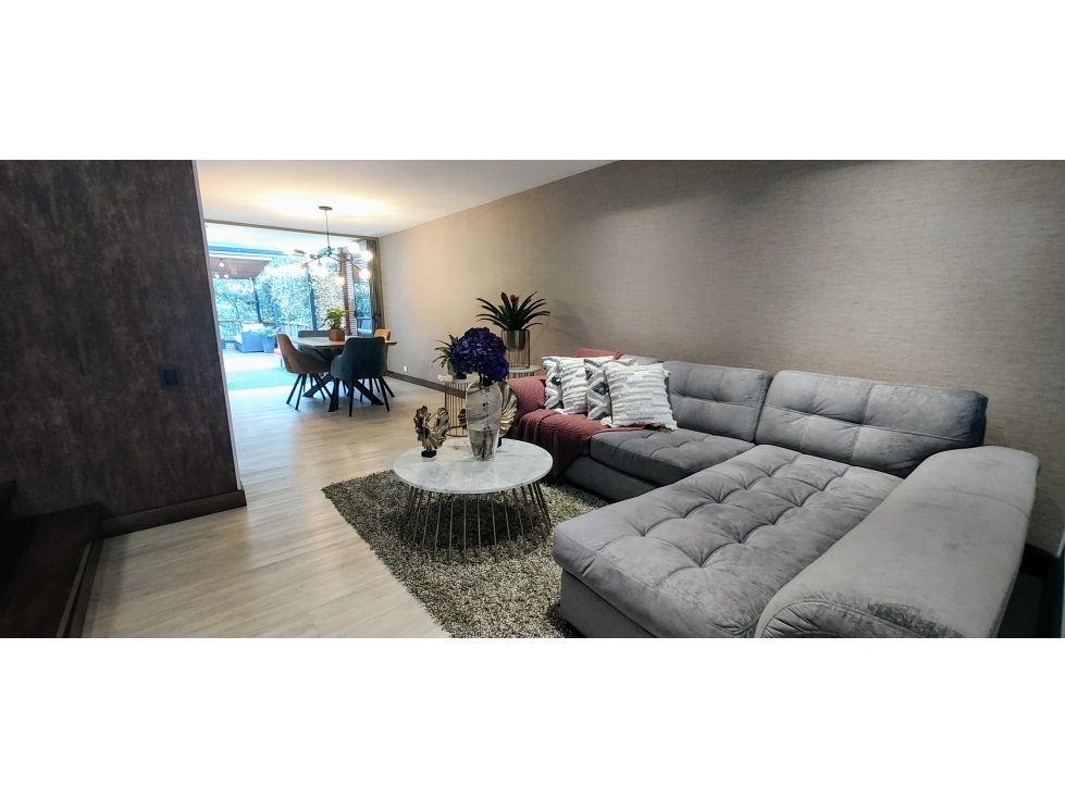 CASA REMODELADA EN VENTA DE DOS NIVELES EN ENVIGADO PARA VENTA DD