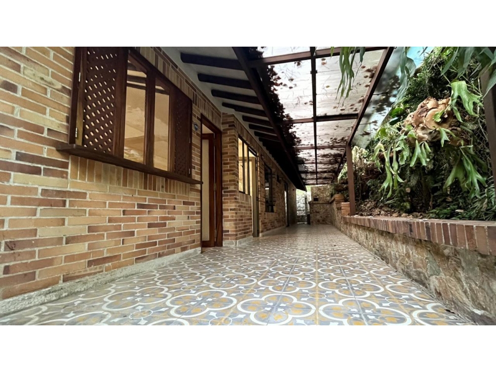 CASA PARA RENTA Y VENTA EN ENVIGADO LOMA DE LAS BRUJAS CCZ