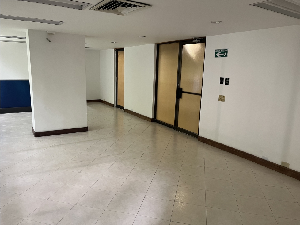 OFICINA EN EL POBLADO SECTOR CASTROPOL PARA RENTA O VENTA CCZ — foto 5