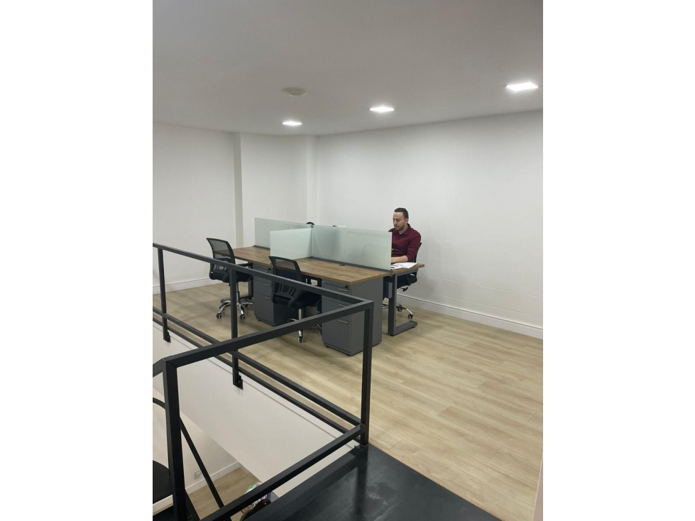 HERMOSA OFICINA EN VENTA REMODELADA 100% EN MILLA DE ORO CCZ — foto 5