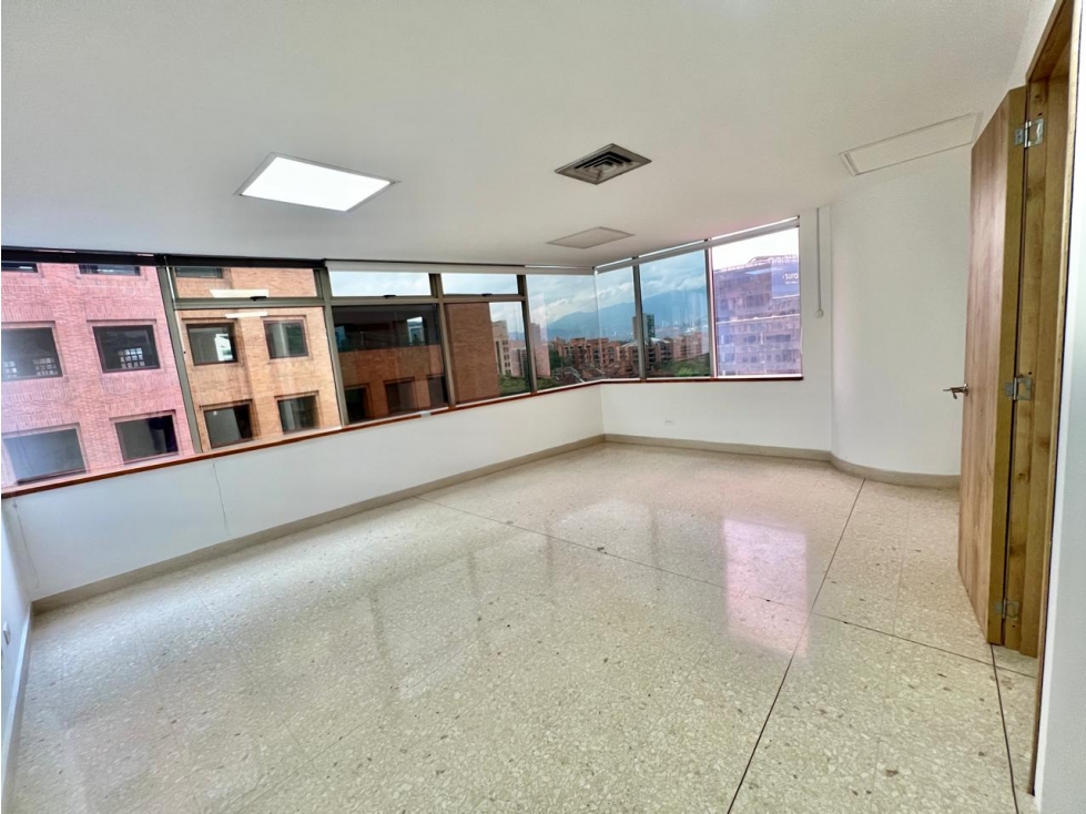 OFICINA EN VENTA O RENTA EN PISO ALTO EN EL POBLADO CCZ — foto 4