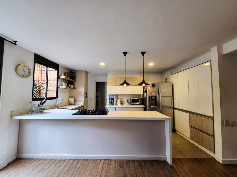 APARTAMENTO EN VENTA CON AREAS GENEROSAS Y REFORMADO CYM — foto 4