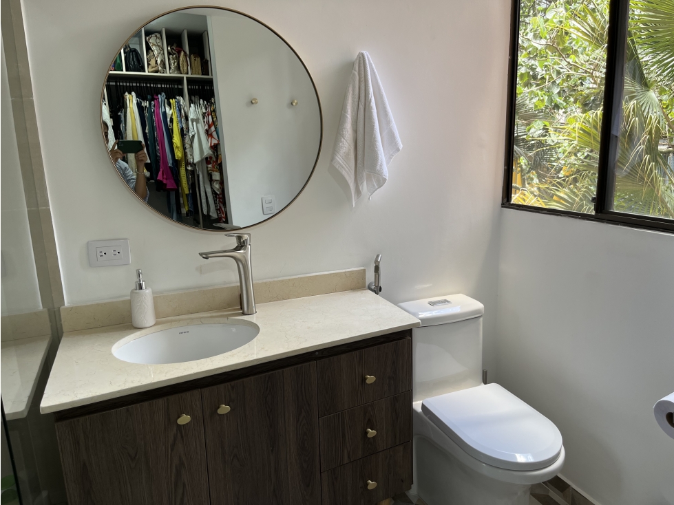 APARTAMENTO REMODELADO PARA VENTA EN EL POBLADO PARTE PLANA DD — foto 5