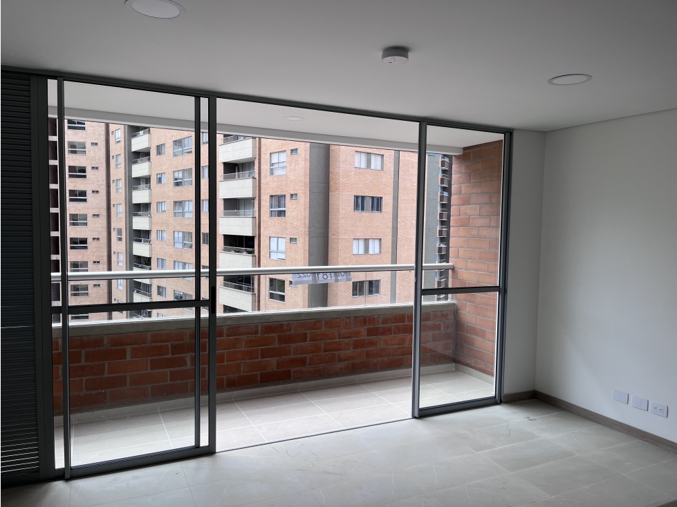 APARTAMENTO PARA RENTA EN SABANETA EN PISO ALTO CON ACABADOS AAA — foto 3