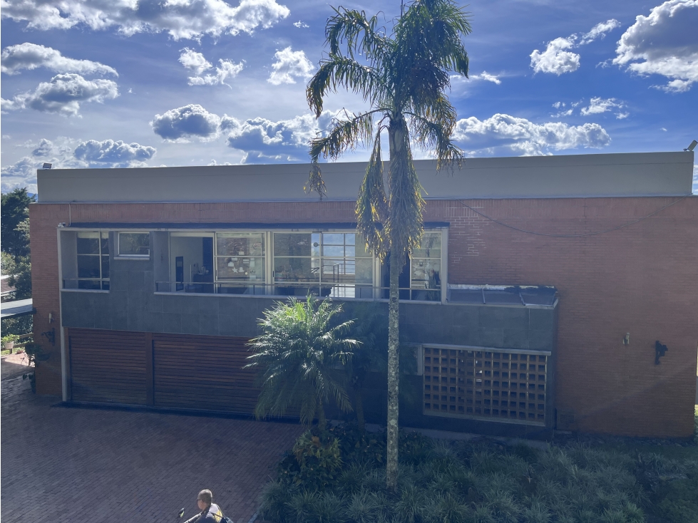 CASA DE REVISTA PARA LA VENTA EN LOMA DEL TESORO CON UNA VISTA BRUTAL — foto 5