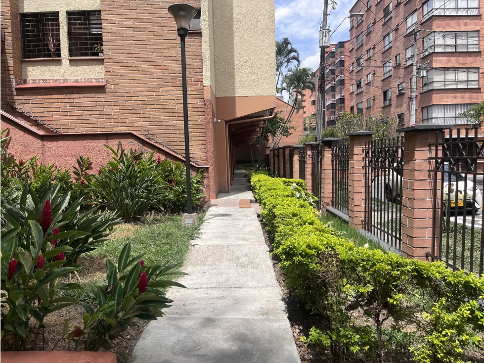 APARTAMENTO PARA LA VENTA EN ENVIGADO BARRIO EL PORTAL PISO INTERMEDIO