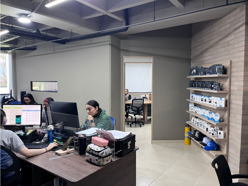 OFICINA EN ENVIGADO MALL DISTRITO AVIGNON PARA VENTA — foto 5