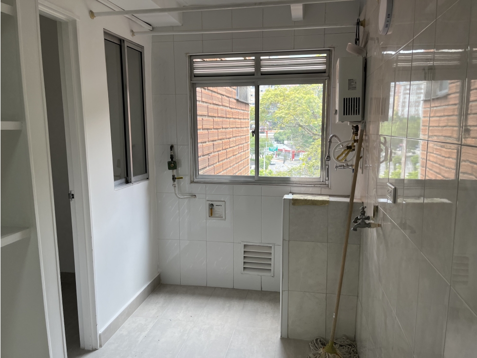 APARTAMENTO EN ENVIGADO PARTE PLANA PARA RENTA PISO INTERMEDIO CCZ — foto 3