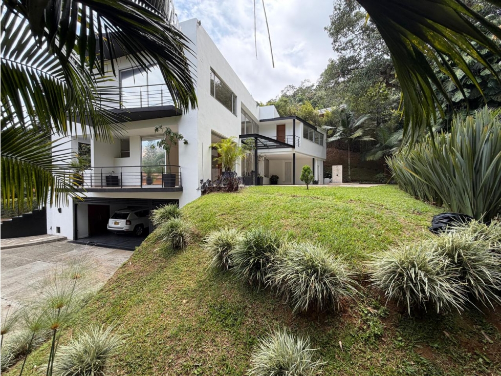 CASA EN RENTA PARA OFICINAS O VIVIENDA EN LA COLA DEL ZORRO
