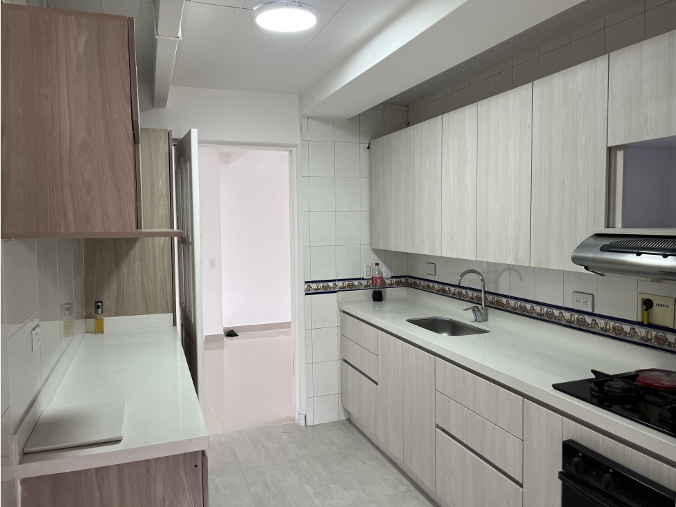 APARTAMENTO EN ENVIGADO PARTE PLANA PARA RENTA PISO INTERMEDIO CCZ — foto 6