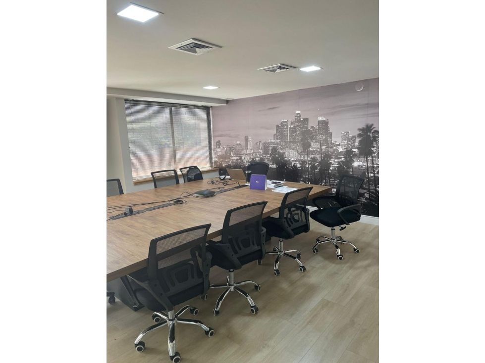 HERMOSA OFICINA EN VENTA REMODELADA 100% EN MILLA DE ORO CCZ