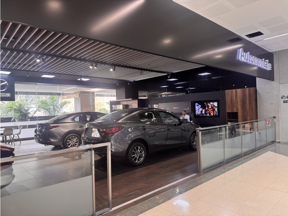 LOCAL COMERCIAL RENTANDO PARA VENTA EN CENTRO COMERCIAL LYC
