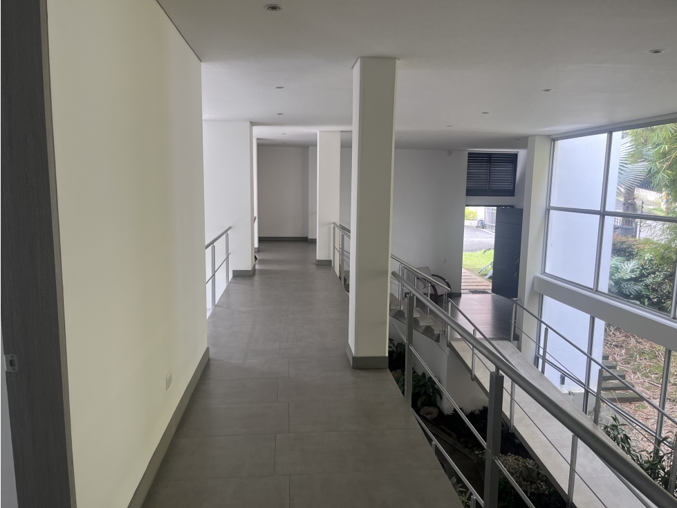 CASA EN UNIDAD CERRADA EN SABANETA PARA VENTA DE 2 NIVELES — foto 2