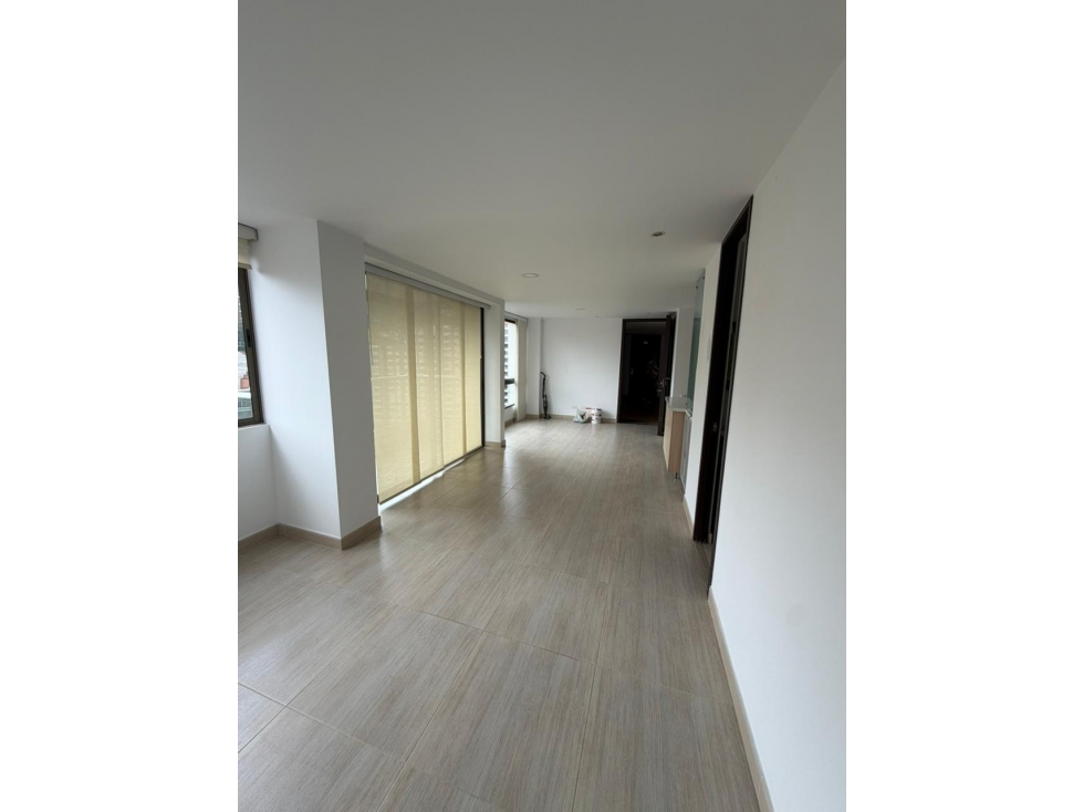 APARTAMENTO EN EL POBLADO SECTOR MARIANITO PARA RENTA — foto 4