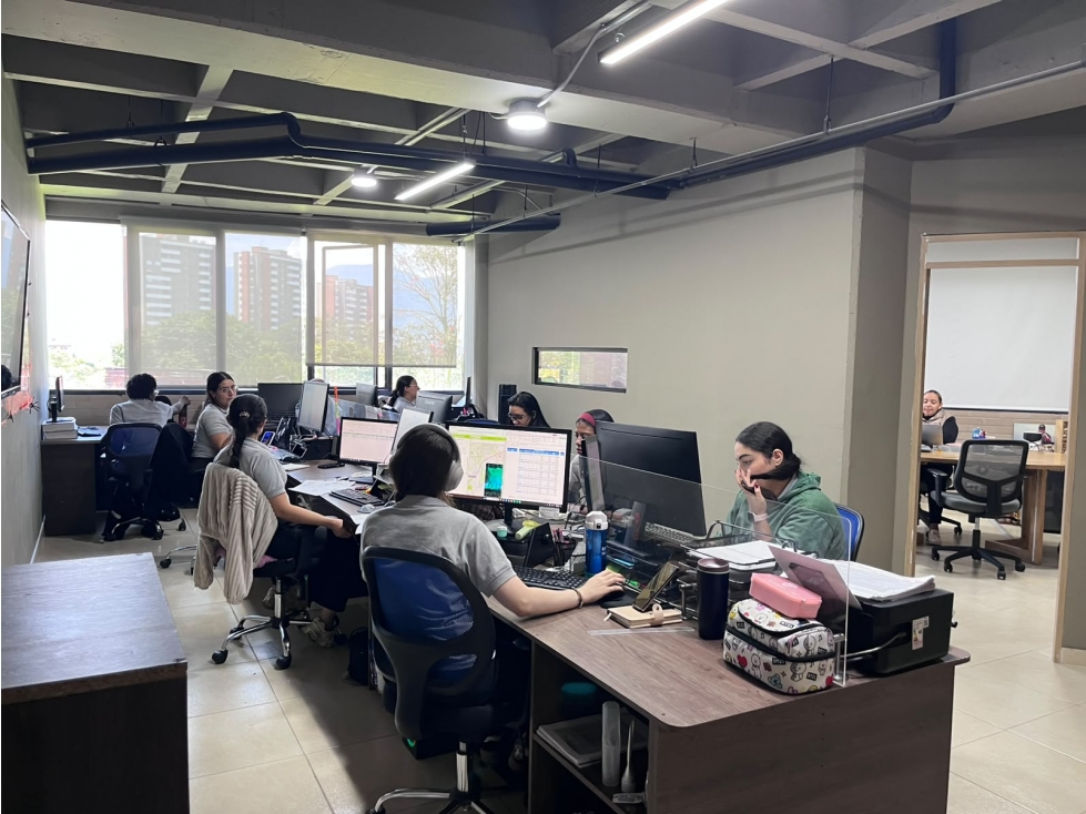 OFICINA EN ENVIGADO MALL DISTRITO AVIGNON PARA VENTA