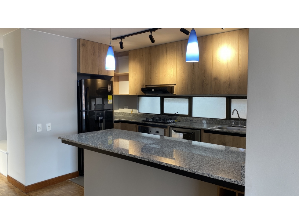 APARTAMENTO REMODELADO EN MILLA DE ORO PARA VENTA