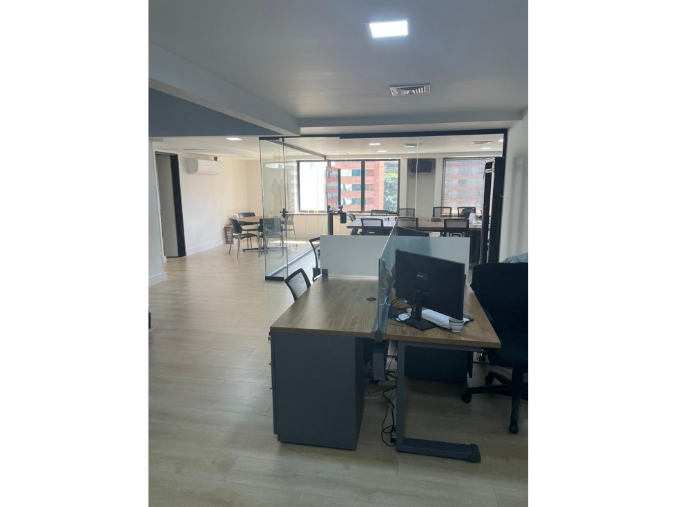 HERMOSA OFICINA EN VENTA REMODELADA 100% EN MILLA DE ORO CCZ — foto 6