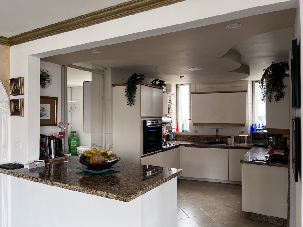 APARTAMENTO EN EL POBLADO PARA VENTA EN PISO ALTO ESTRATO 4 CCZ — foto 2