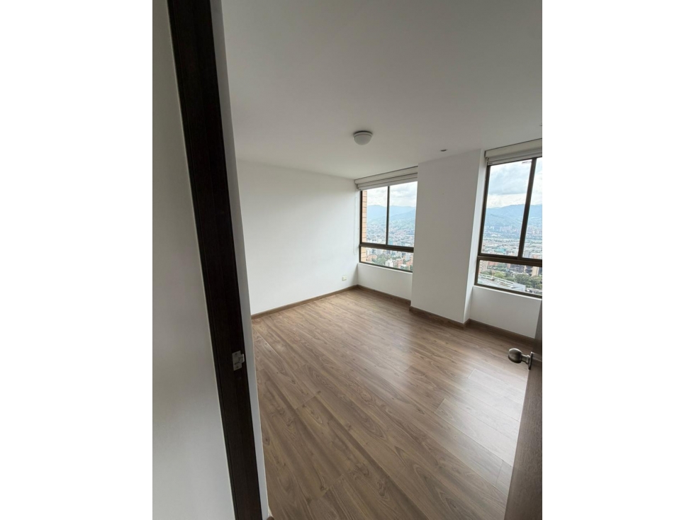 APARTAMENTO EN EL POBLADO SECTOR MARIANITO PARA RENTA — foto 5