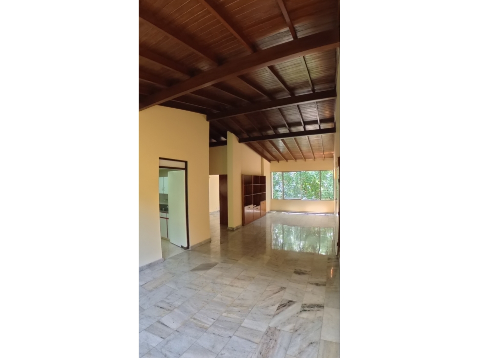 APARTAMENTO PARA VENTA EN EL POBLADO LISTO PARA REMODELAR — foto 6