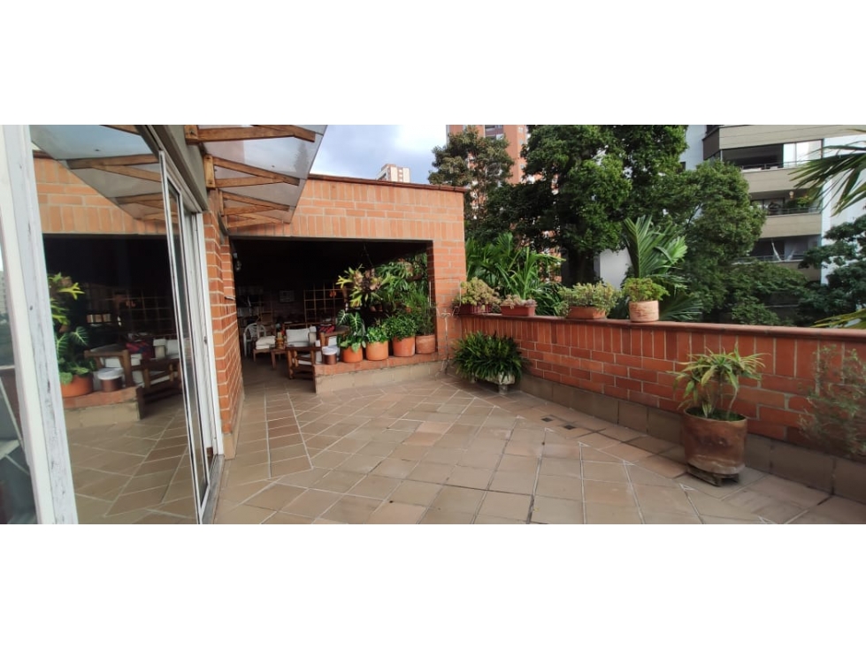 APARTAMENTO EN VENTA EN EL POBLADO CON OPORTUNIDAD PARA REMODELAR — foto 5