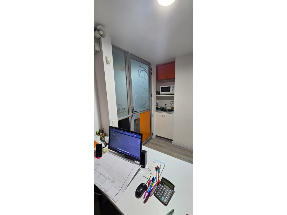 OFICINA AMOBLADA EN PALMAS PARA RENTA SIN RUIDO Y RODEADA DE VERDE - 3