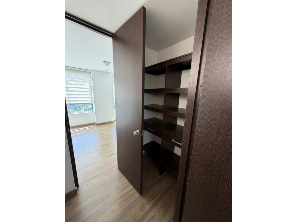APARTAMENTO EN EL POBLADO SECTOR MARIANITO PARA RENTA — foto 6