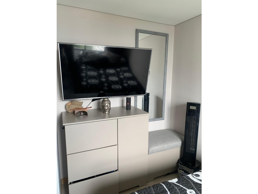 APARTAMENTO EN VENTA BOSQUE SANTO PISO ALTO EN PALMAS HERMOSO CCZ — foto 2