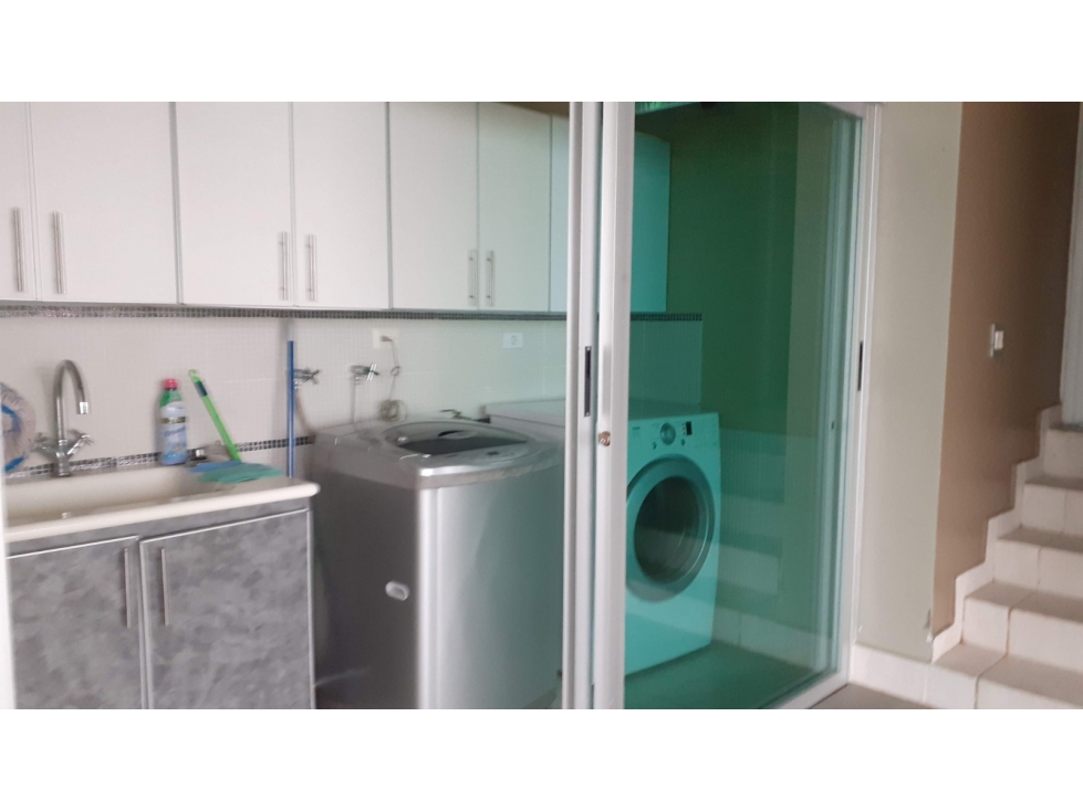 Se vende hermosa casa en Altos del María con 2509 de terreno - 3