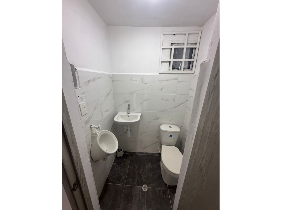 Se arrienda local en la avenida 80 — foto 4